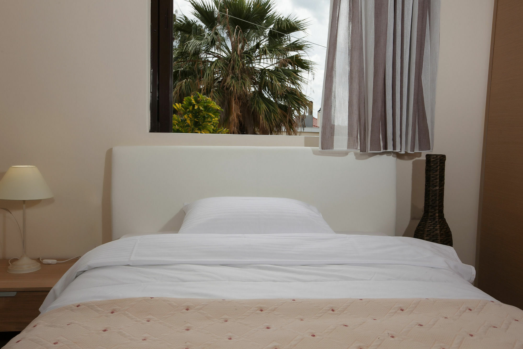 Petra Thea Apartment Kalamata Zewnętrze zdjęcie